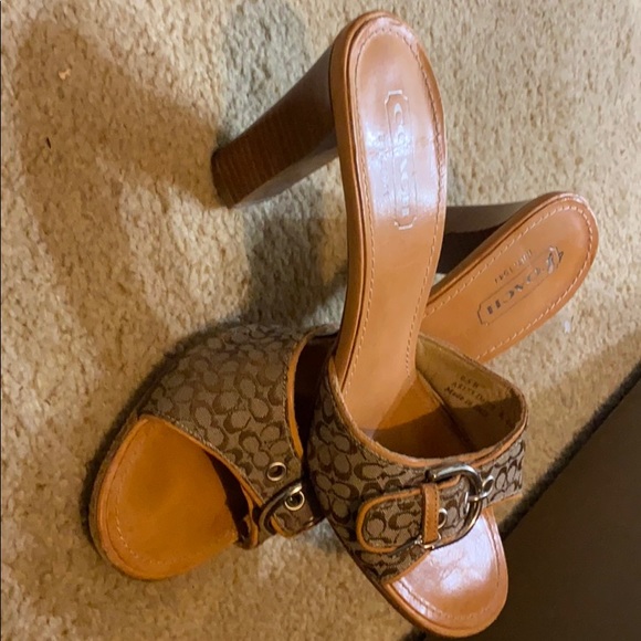 Coach heels - Picture 2 of 2